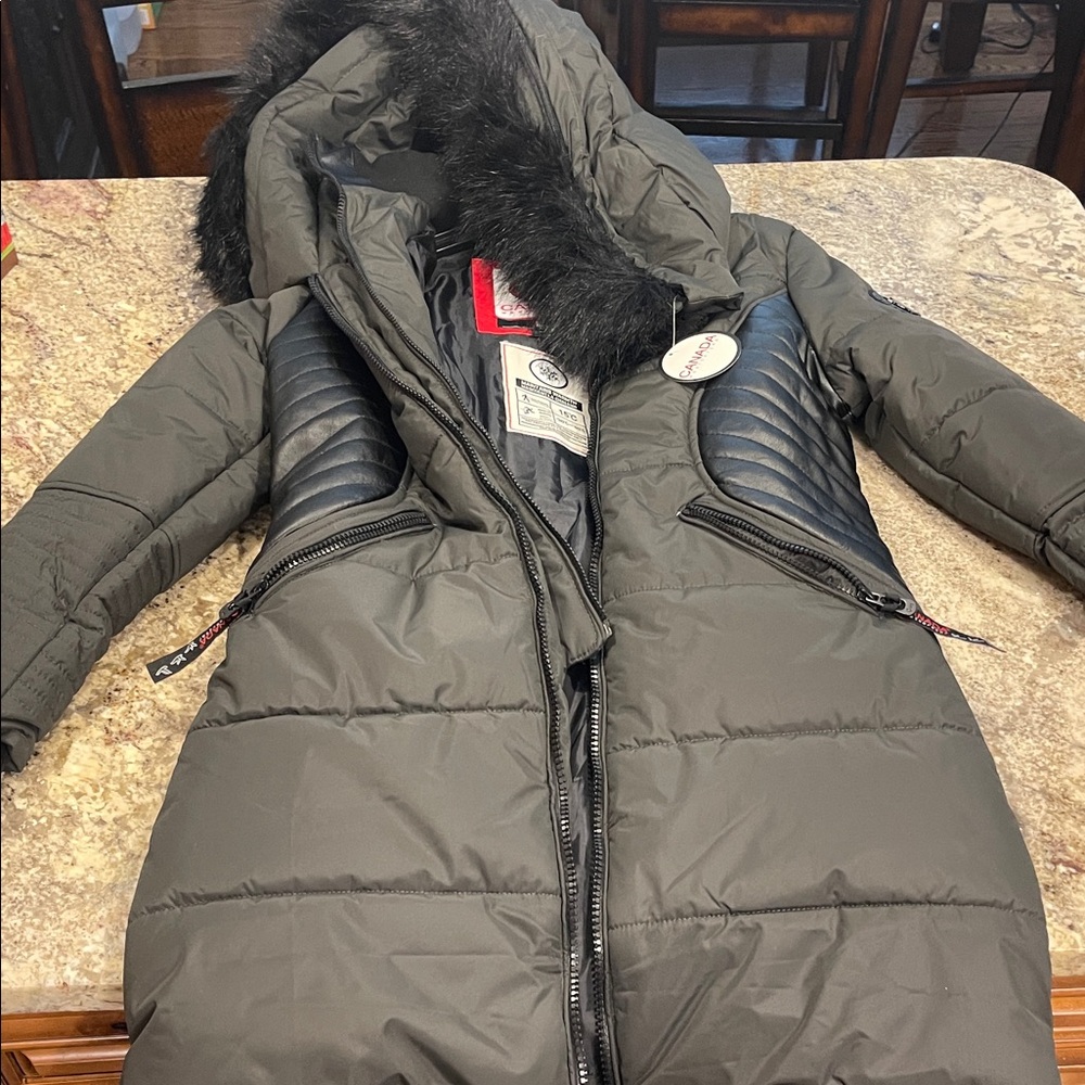 Canada Weather Gear Women's military green with black, Puffer Coat with Fur Trim